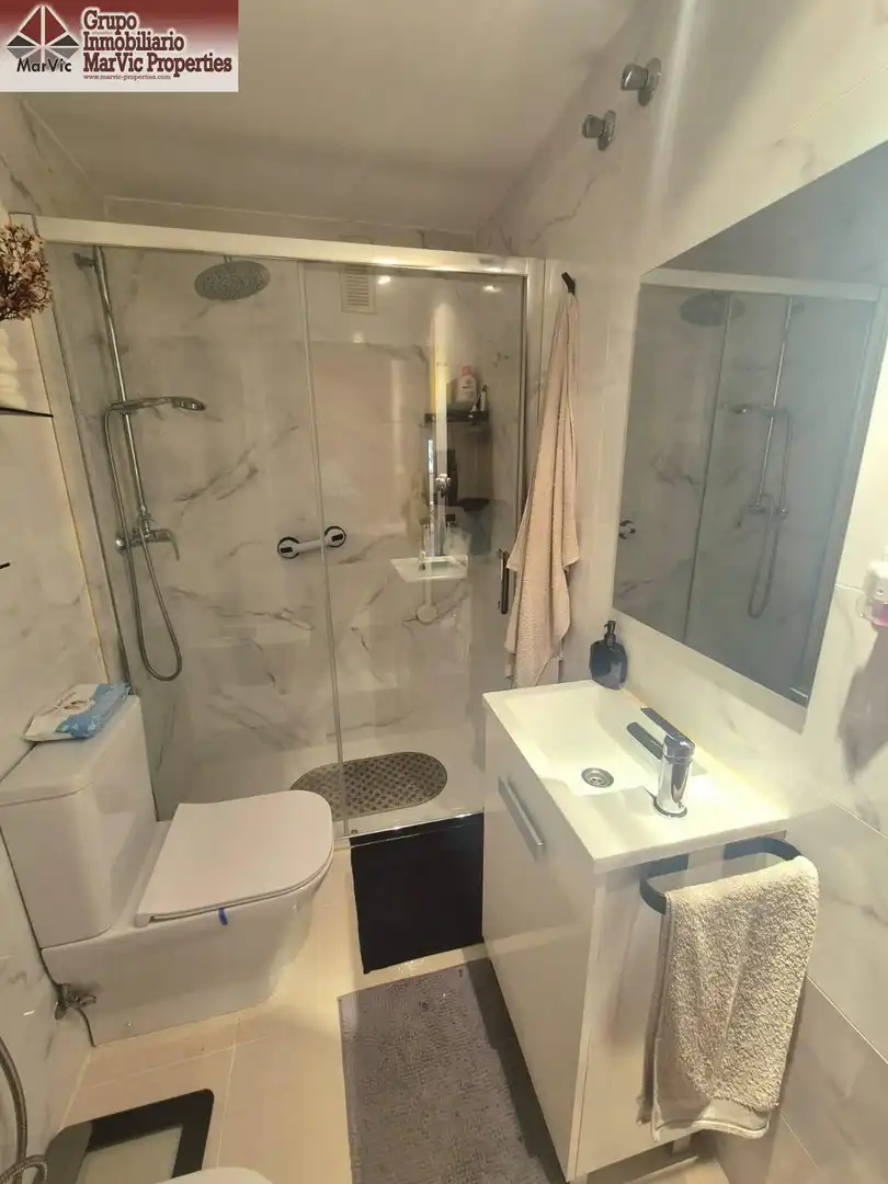 Badezimmer von Dachboden zum Verkauf in Villajoyosa / La Vila Joiosa mit Klimaanlage, Terrasse und Balkon