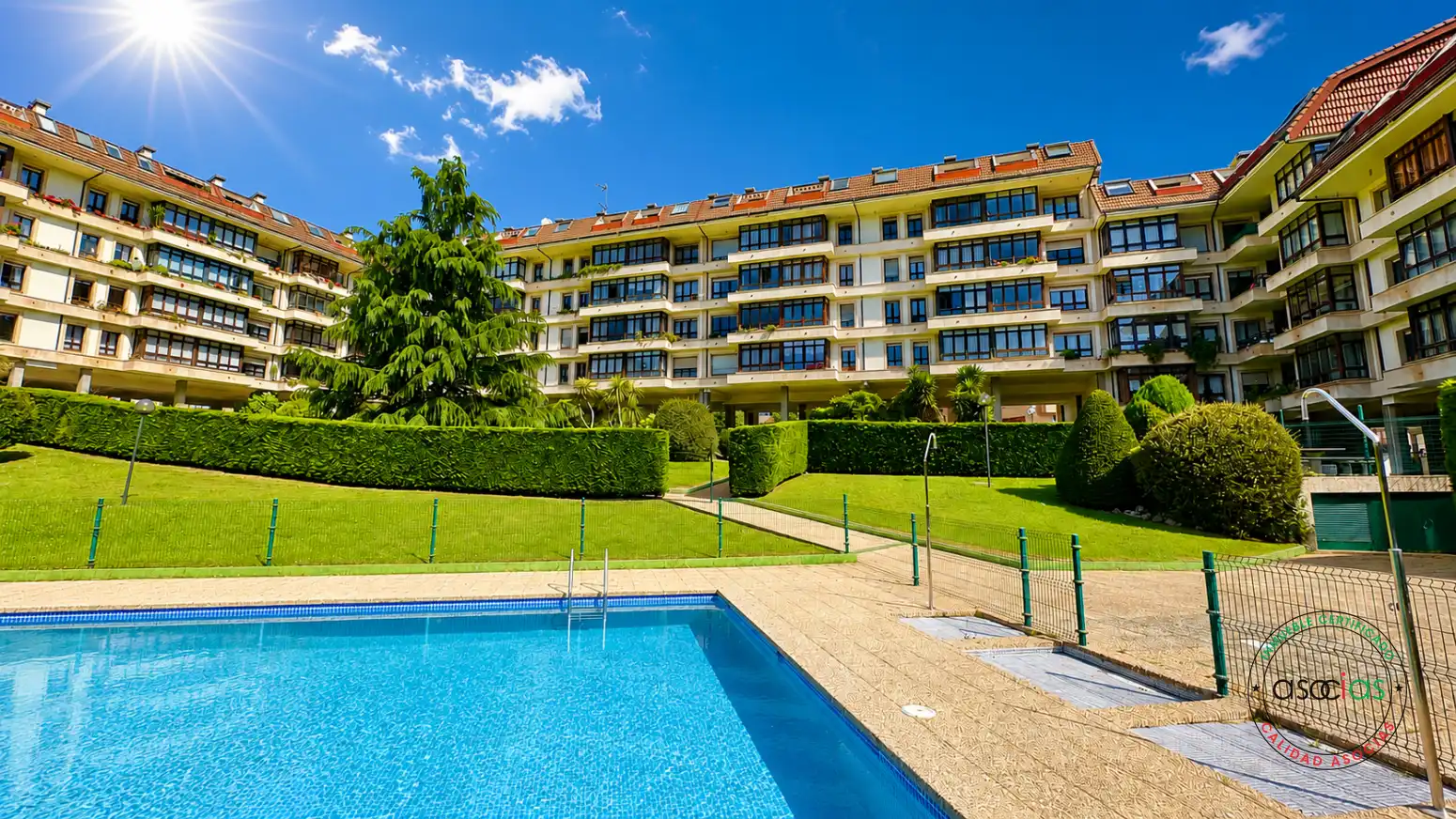 Vista exterior de Piso en venta en Gijón  con Calefacción, Parquet y Piscina