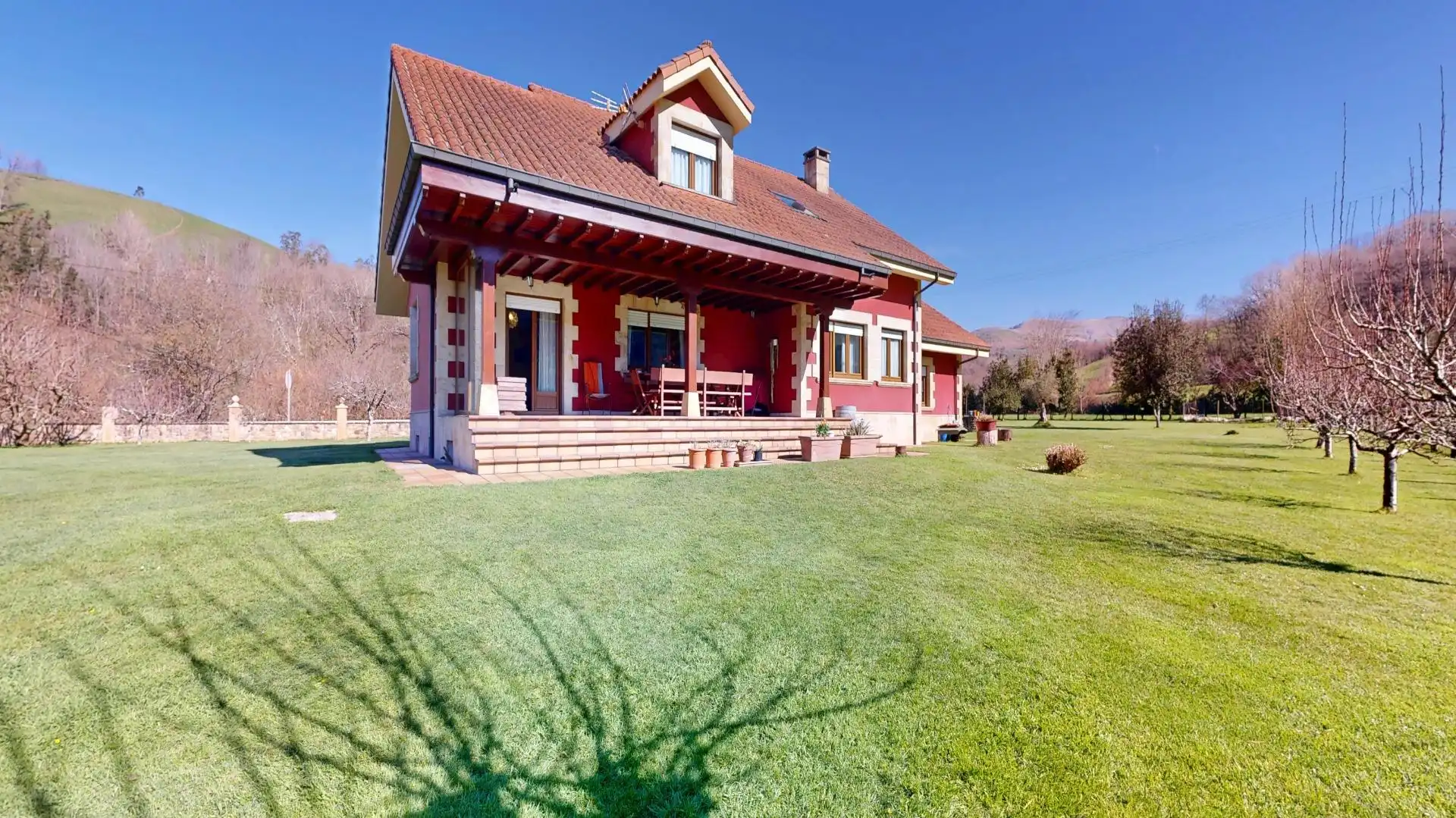 Exterior view of Houses for sale in Saro  with Heating, Private garden and Balcony