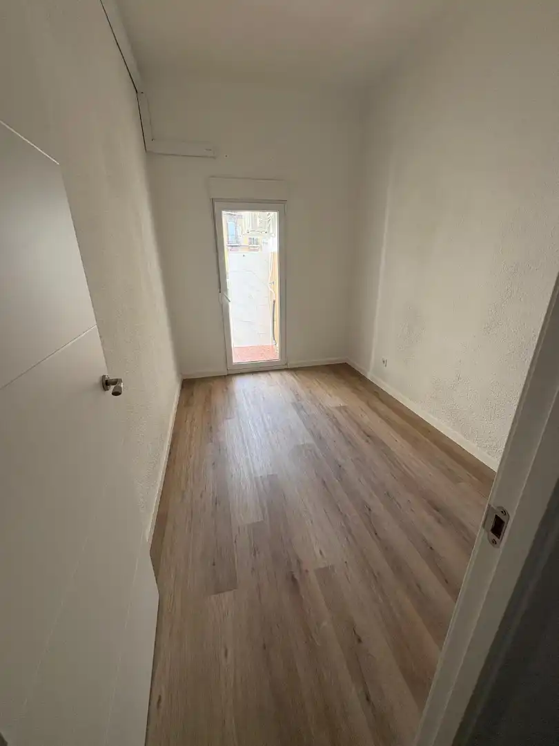 Schlafzimmer von Wohnung zum Verkauf in Zaragoza mit Klimaanlage, Heizung und Balkon