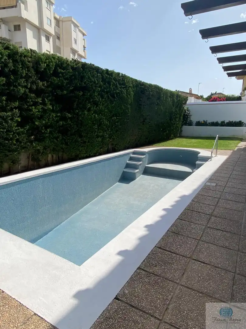 Chalet con piscina en venta en Castillo Sohail - Myramar, imagen 19