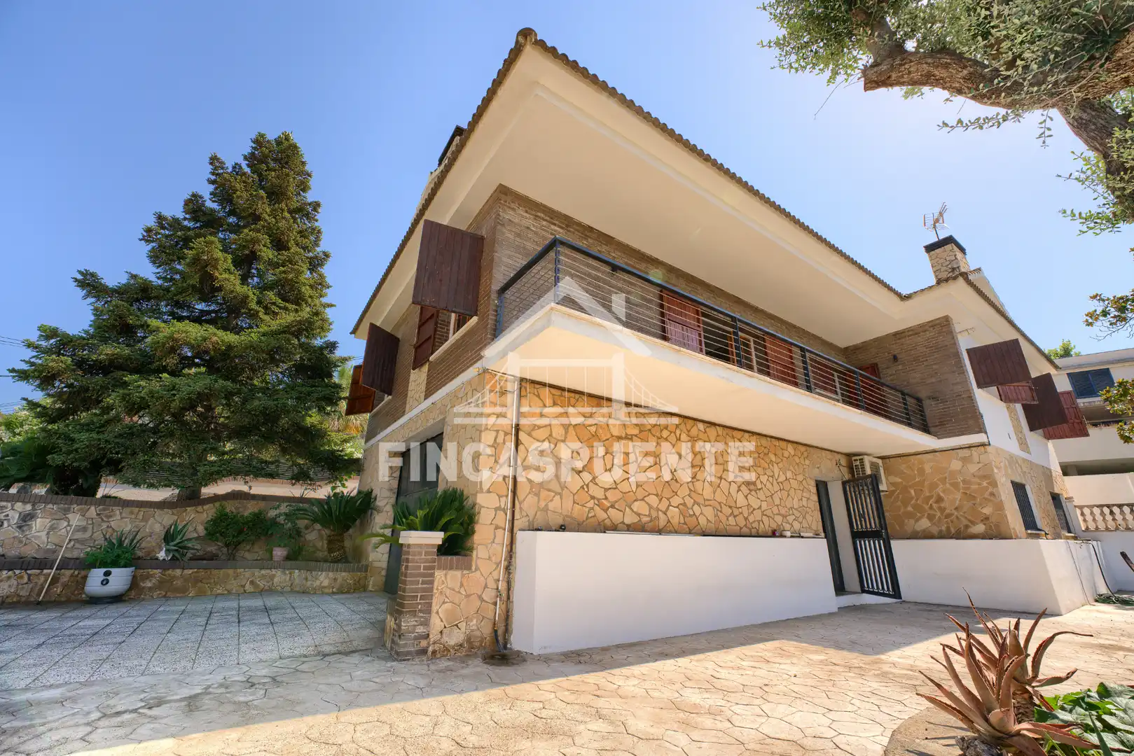 Vista exterior de Casa o chalet en venta en Tiana con Jardín privado, Terraza y Piscina