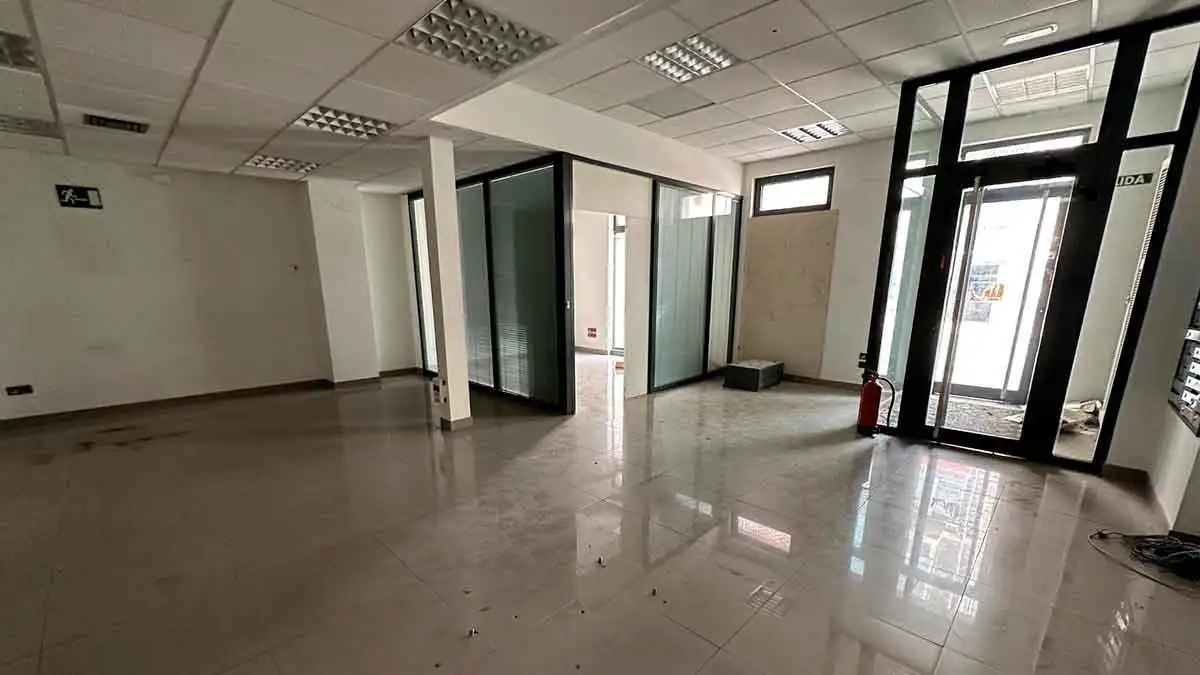 Local comercial en venda a Cistierna, imagen 7