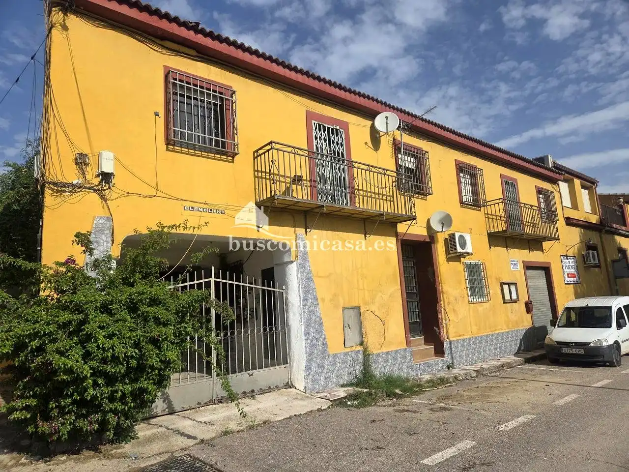 Vista exterior de Piso en venta en Jaén con Balcón y Piscina comunitaria