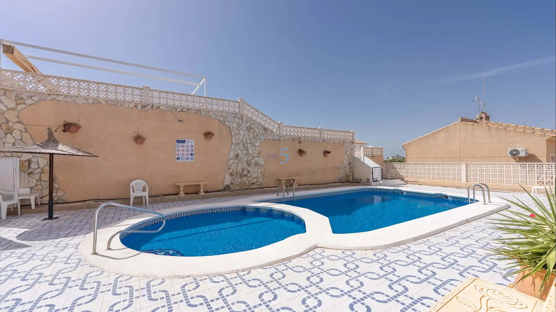 Piscina de Pis en venda en San Miguel de Salinas amb Aire condicionat, Terrassa i Traster