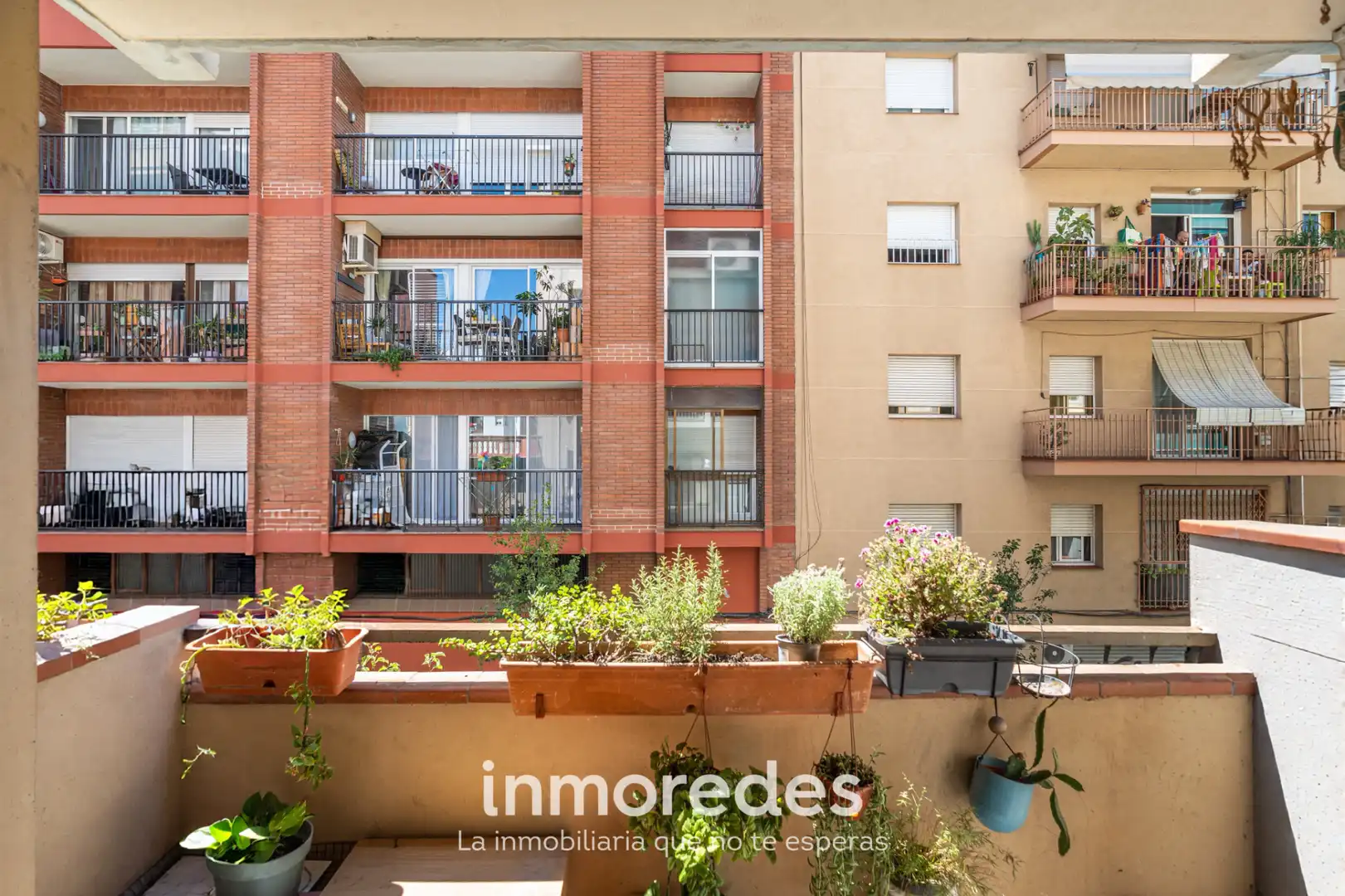 Vista exterior de Pis en venda en Barcelona amb Parquet, Terrassa i Balcó