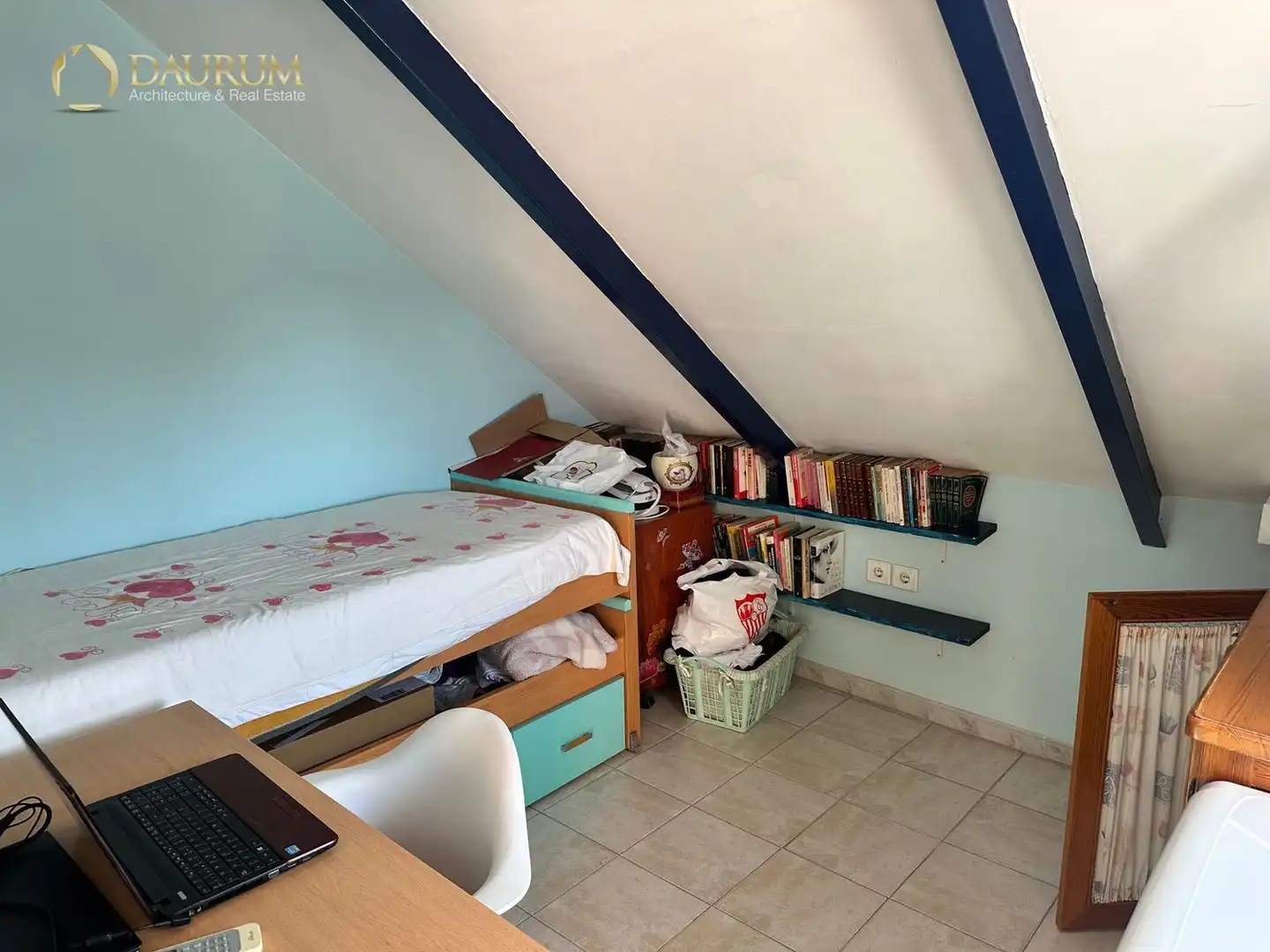 Dormitori de Casa adosada en venda en Dos Hermanas amb Aire condicionat, Calefacció i Terrassa