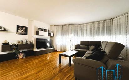 Living room of Flat for sale in Sabadell  with Air Conditioner, Terrace and Balcony