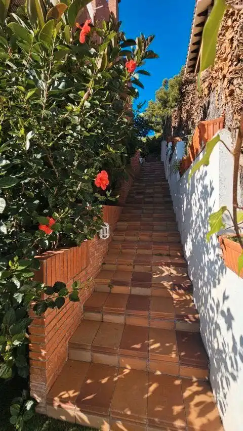 Vista exterior de Casa o xalet en venda en Barcelona amb Aire condicionat, Calefacció i Jardí privat