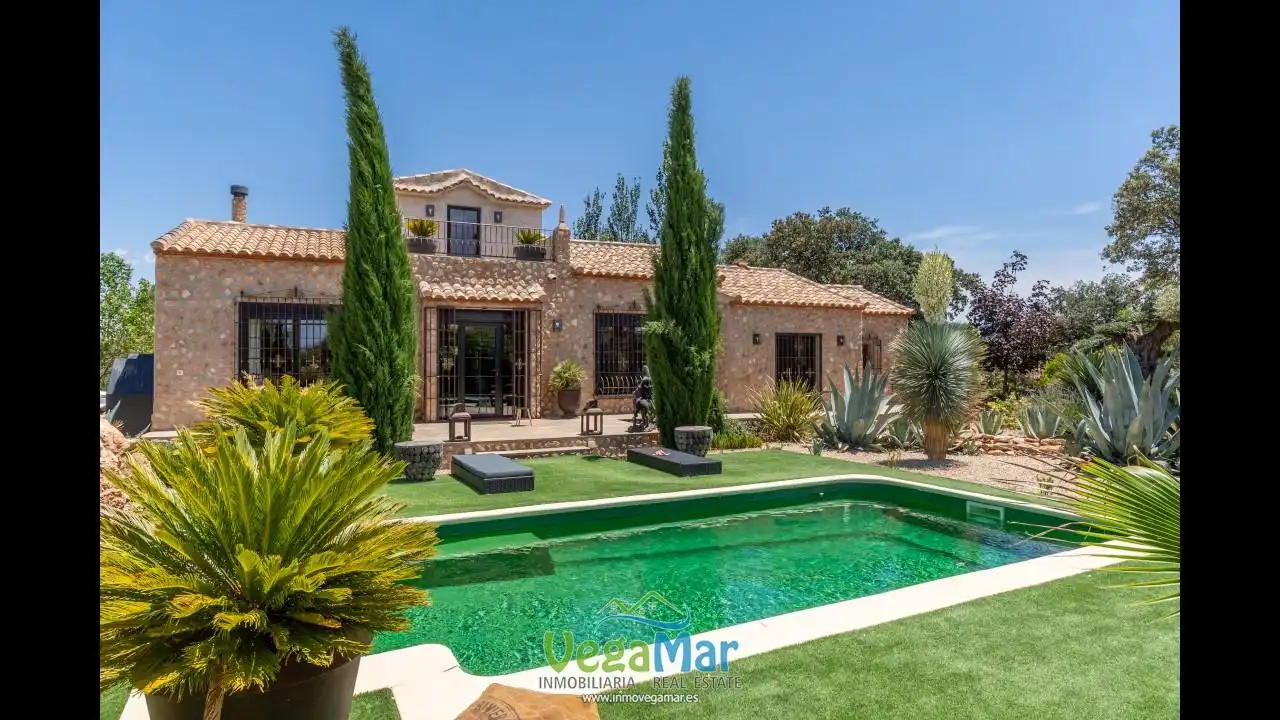 Garden of Country homes for sale in Freila