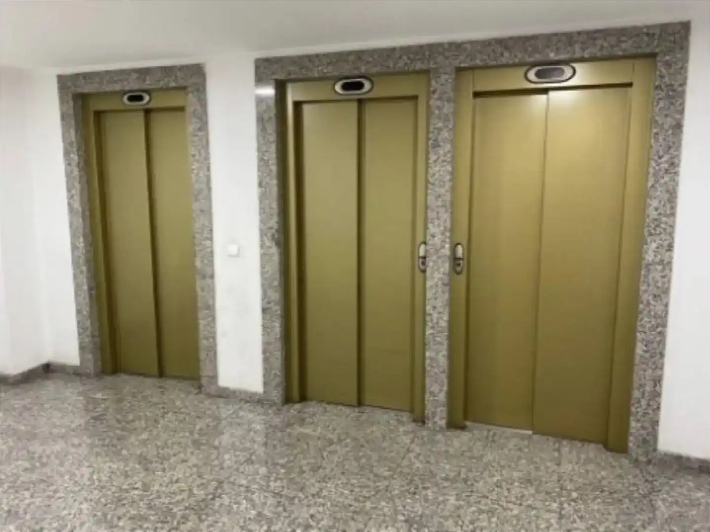 Wohnung zur Miete in  Madrid Capital mit Klimaanlage, Schwimmbad und Balkon