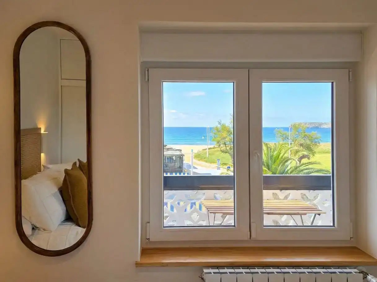 Dormitori de Apartament de lloguer en Suances amb Moblat i Balcó
