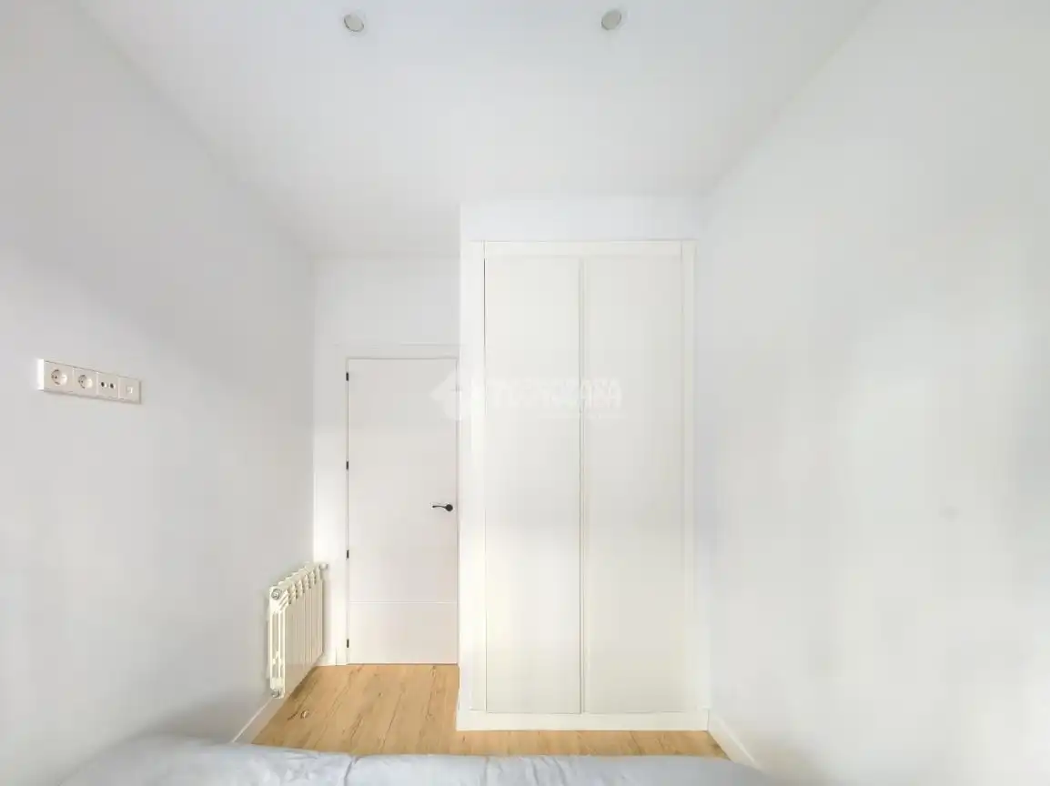 Bedroom of Flat for sale in Madrid  with Air Conditioner and Heating