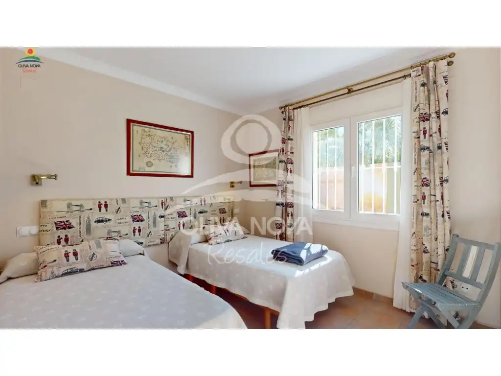 Habitación de Casa o chalet en venta en Oliva con Jardín privado