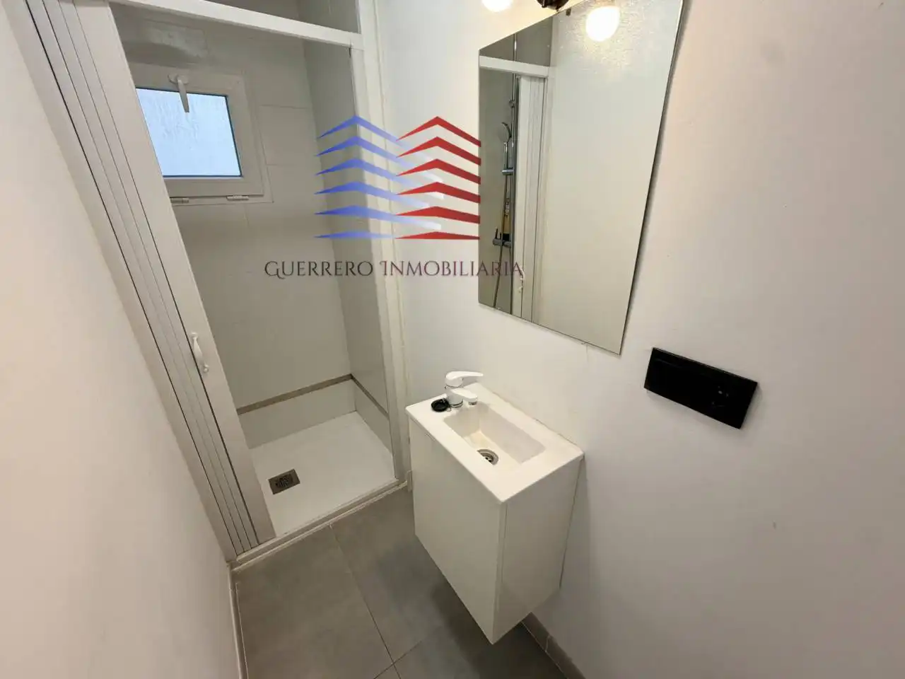 Bathroom of Flat for rent in Ourense Capital   with Heating, Storage room and Furnished