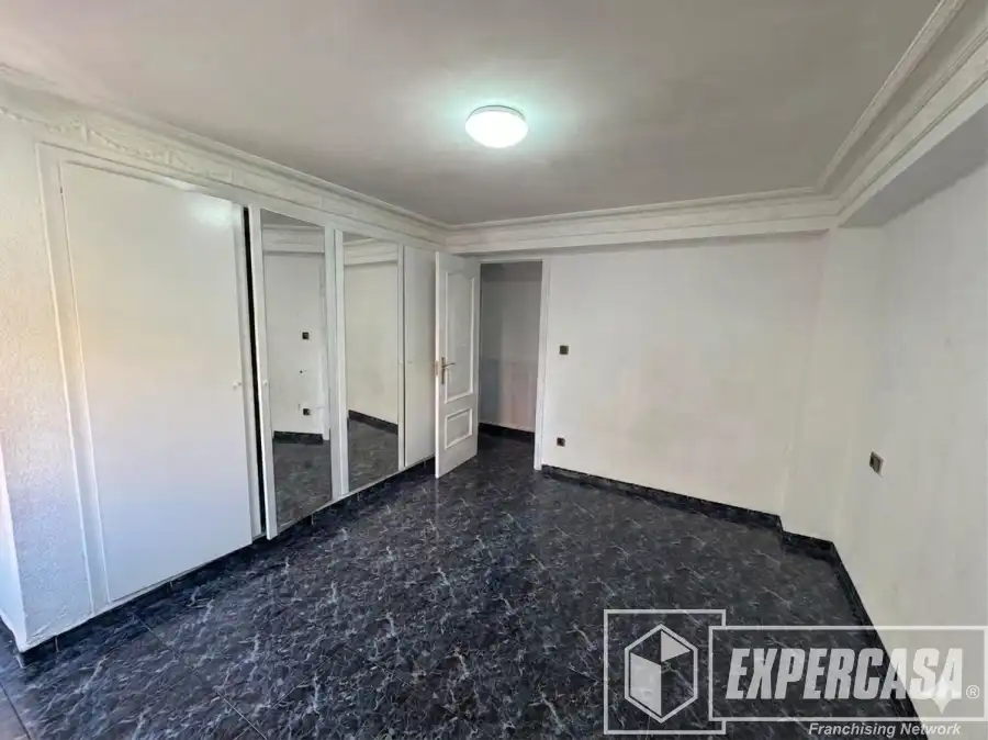 Flat for sale in Xirivella  with Air Conditioner and Heating