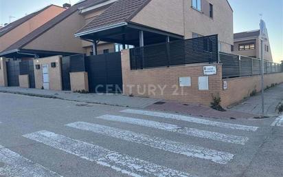 Exterior view of House or chalet for sale in Olías del Rey