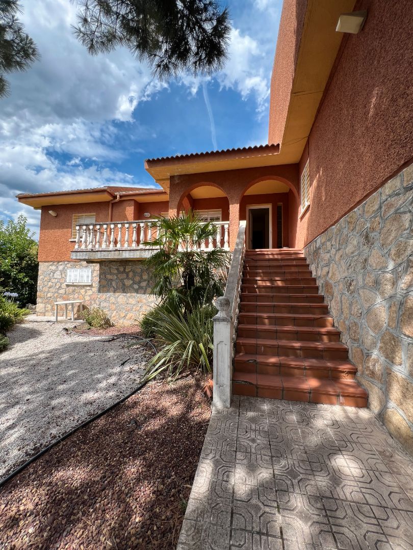 Vista exterior de Casa o xalet en venda en Soto del Real amb Aire condicionat, Jardí privat i Traster