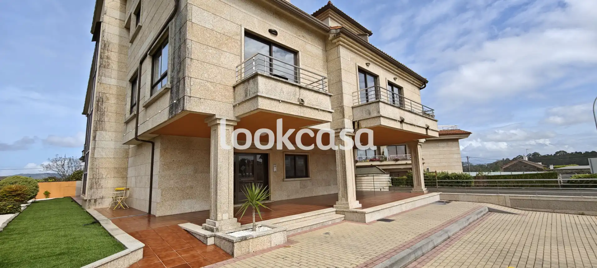 Vista exterior de Ático en venta en Sanxenxo con Calefacción, Jardín privado y Parquet