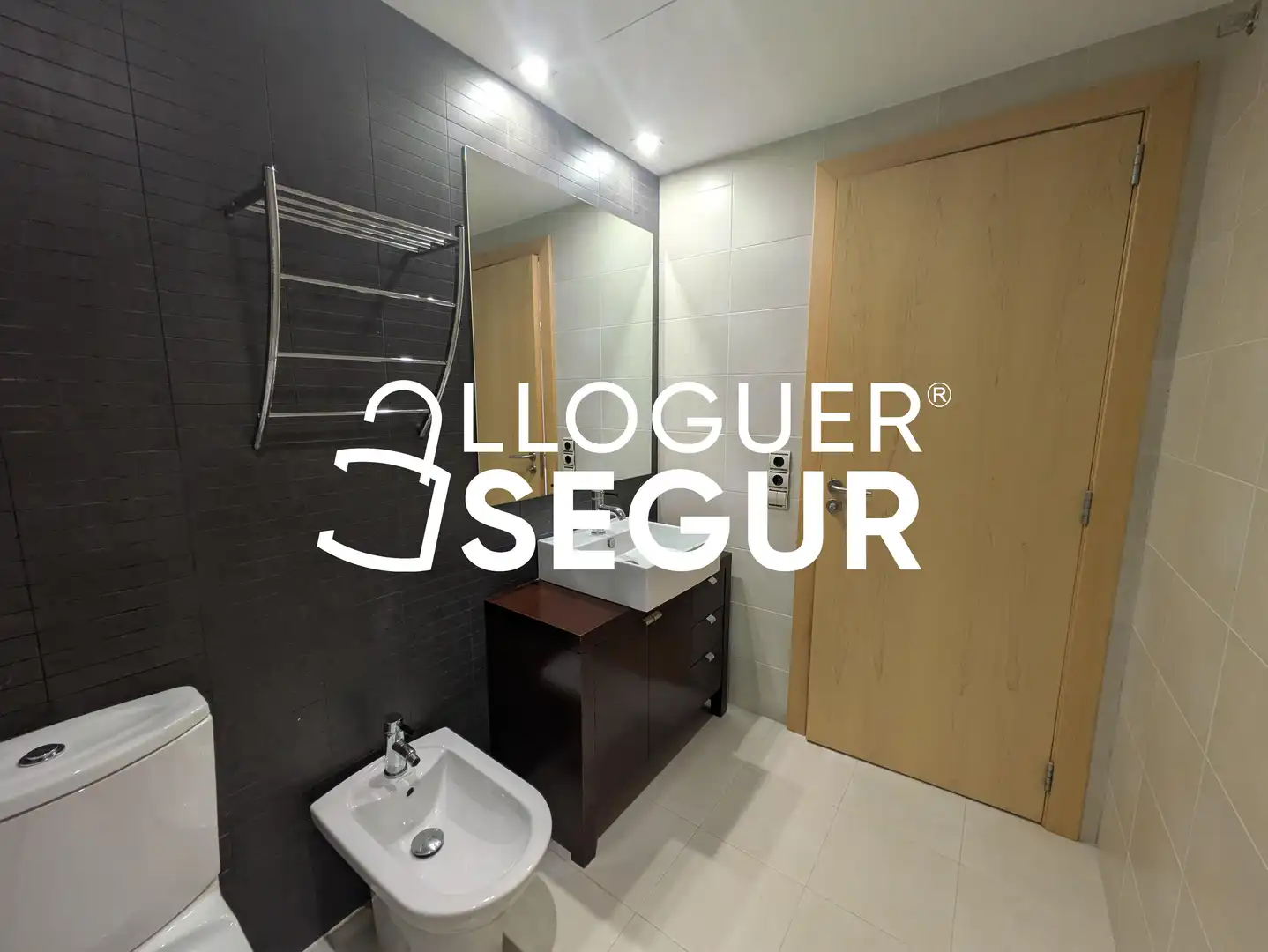 Bathroom of Flat for rent in Terrassa  with Air Conditioner and Heating