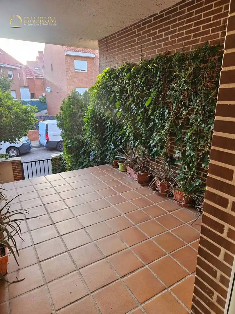 Casa adosada en venda a Joaquin Turina, Santa Teresa