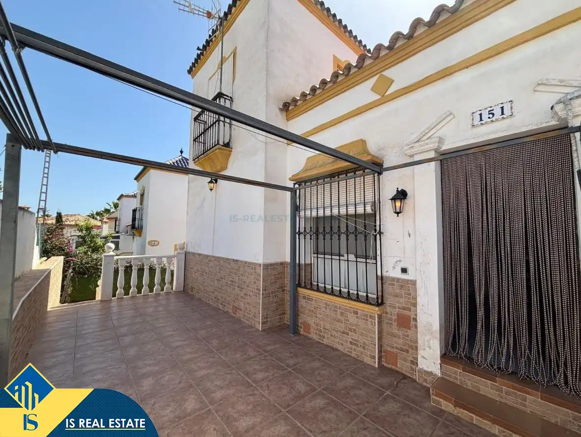 Casa con piscina en venta en Los Balcones - Los Altos, imagen 2