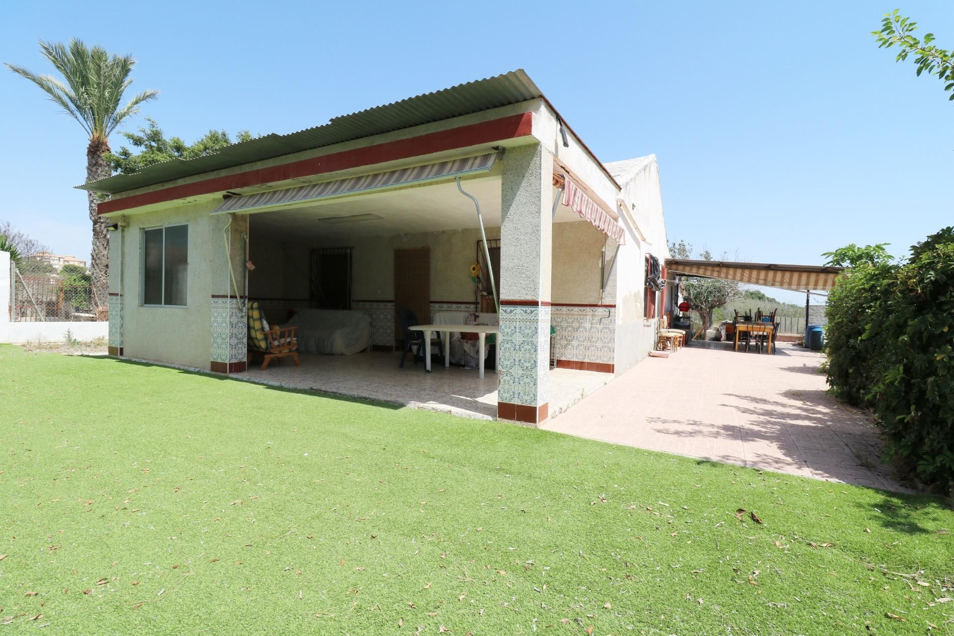 Vista exterior de Casa o xalet en venda en Elche / Elx amb Jardí privat, Terrassa i Traster