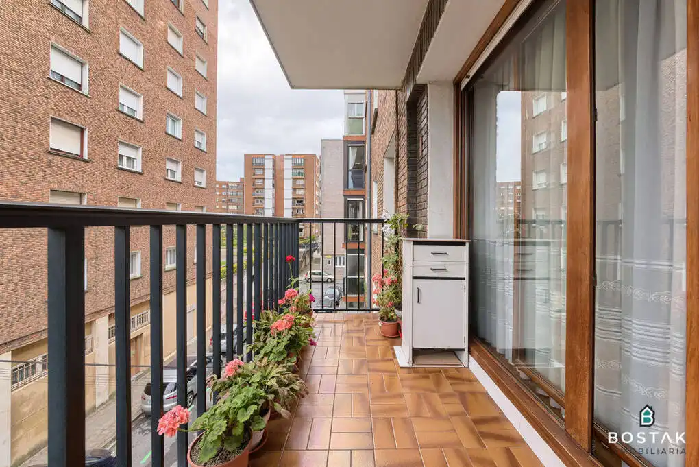 Balcony of Flat for sale in Bilbao   with Heating, Furnished and Balcony
