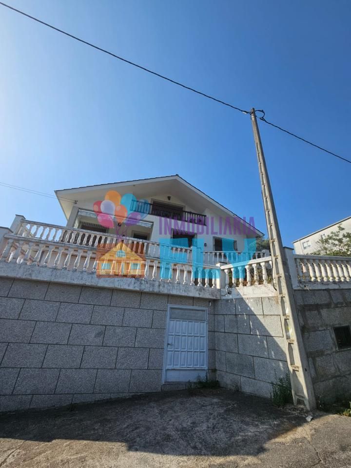 Vista exterior de Casa o xalet en venda en Ourense Capital  amb Calefacció, Jardí privat i Parquet