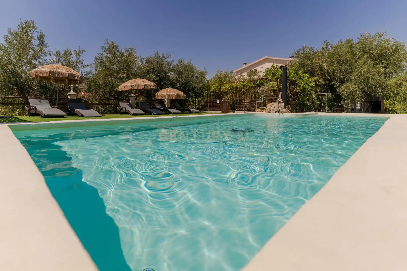 Piscina de Edificio en venta en Gójar