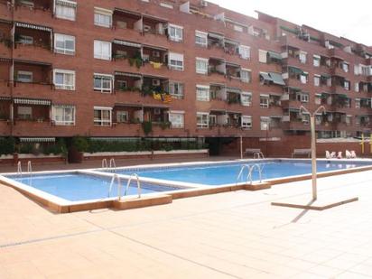 Piscina de Pis en venda en  Barcelona Capital amb Aire condicionat i Balcó