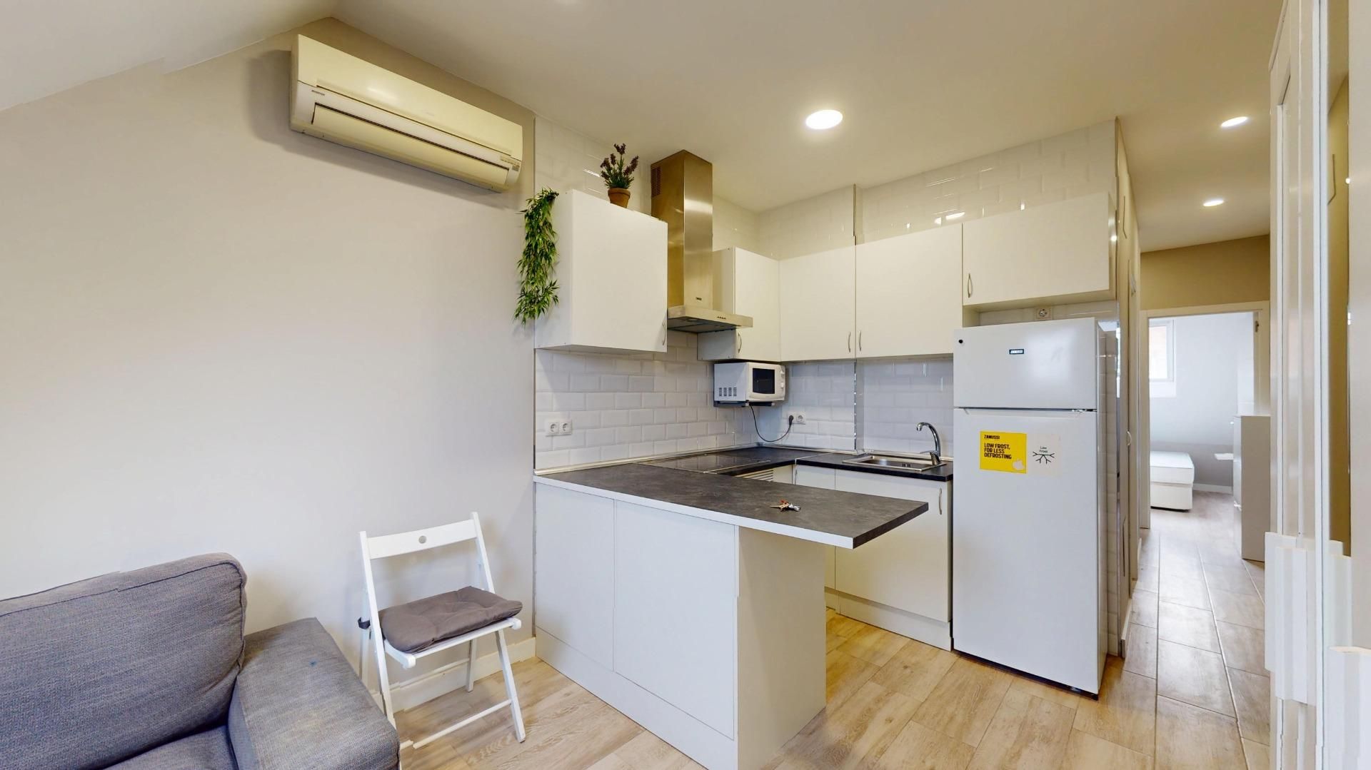 Kitchen of Flat to rent in  Madrid Capital  with Air Conditioner, Heating and Storage room