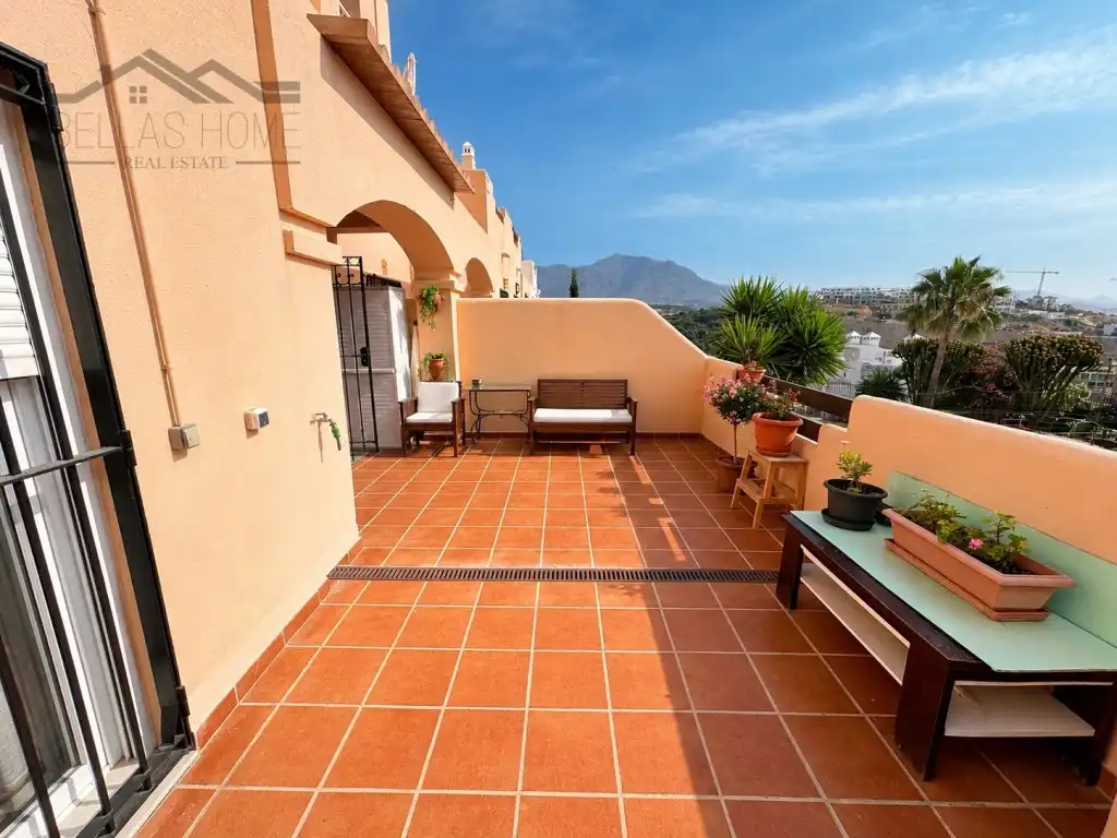 Vista exterior de Dúplex en venda en Casares amb Terrassa, Piscina i Moblat