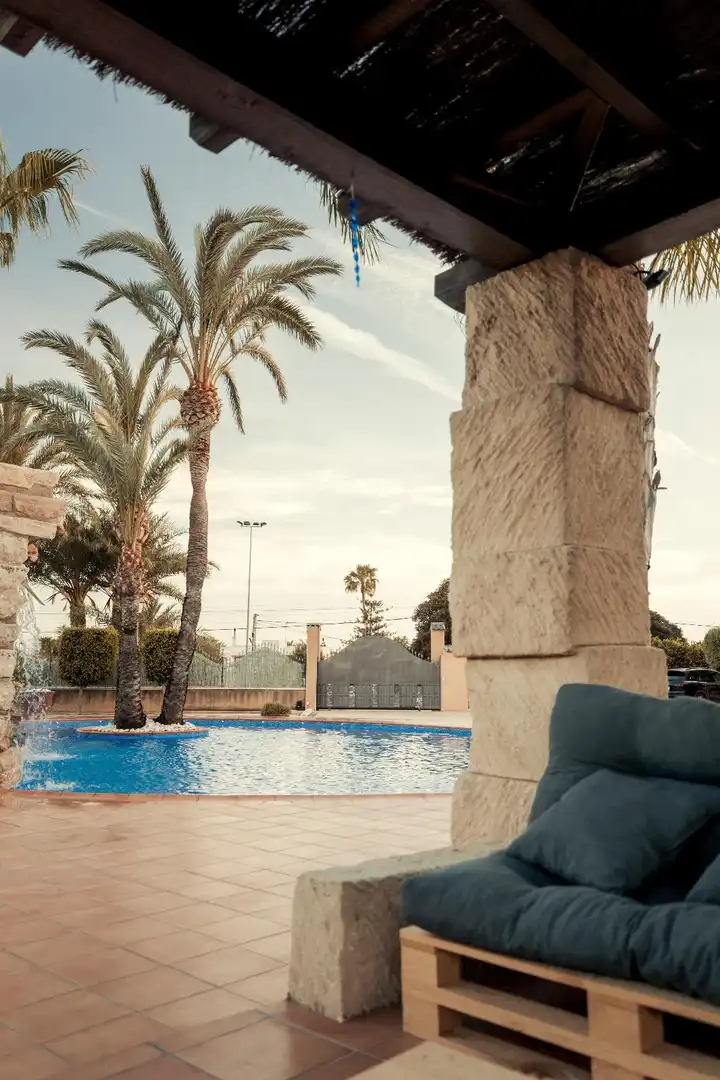 Schwimmbecken von Haus oder Chalet zur Miete in Elche / Elx mit Klimaanlage, Heizung und Privatgarten