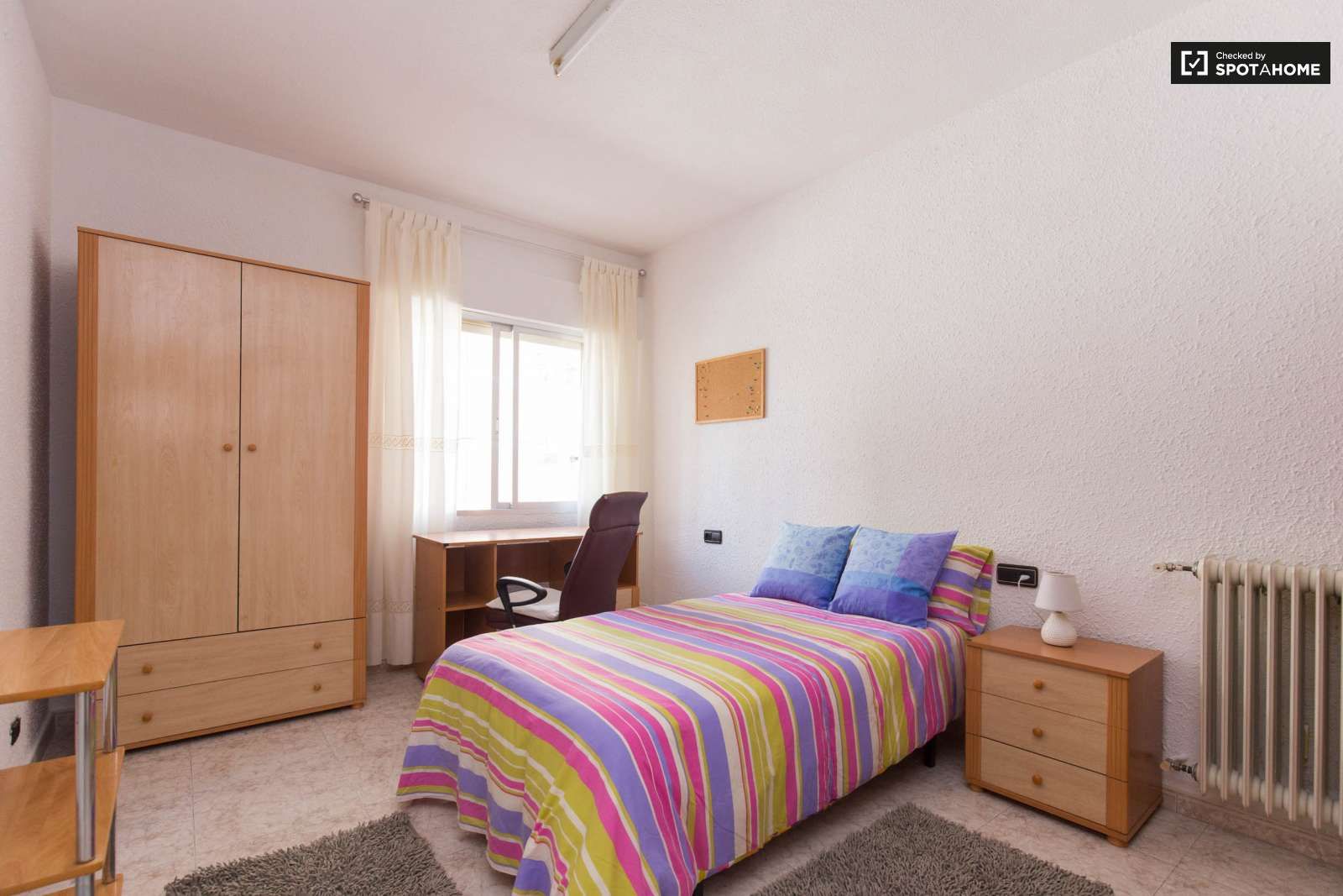 Bedroom of Flat to share in  Granada Capital  with Air Conditioner and Terrace