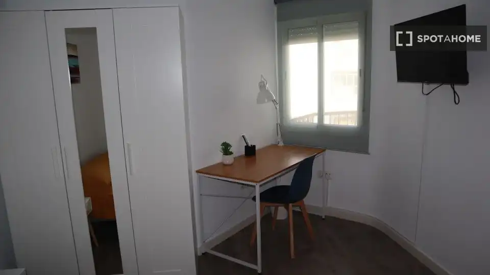 Habitación de Piso de alquiler en Sevilla con Aire acondicionado, Calefacción y Amueblado