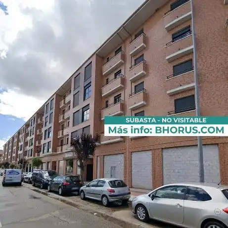 Vista exterior de Pis en venda en Benavente amb Jardí privat i Piscina