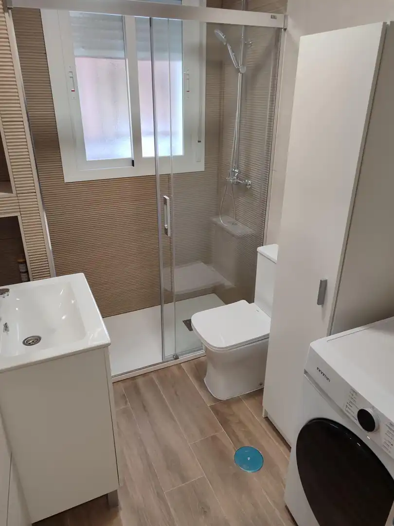 Bathroom of Flat for rent in Granada  with Air Conditioner and Balcony