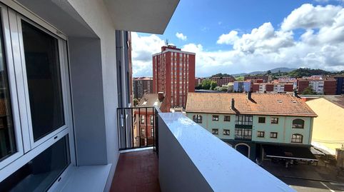 Amplio piso de 3 habitaciones con terraza y ascensor en la zona de El Carbayedo, Avilés