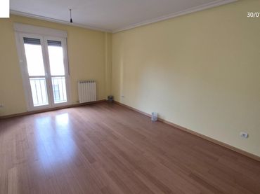 Piso con balcón en venta en Casco Antiguo