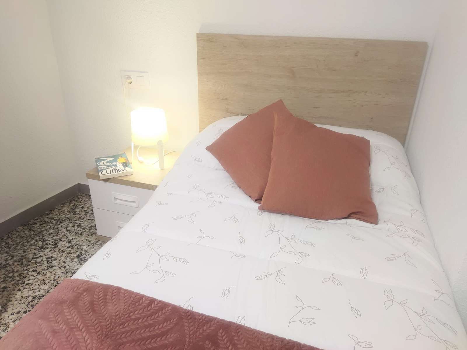 Bedroom of Flat to share in Moncada  with Air Conditioner, Heating and Terrace
