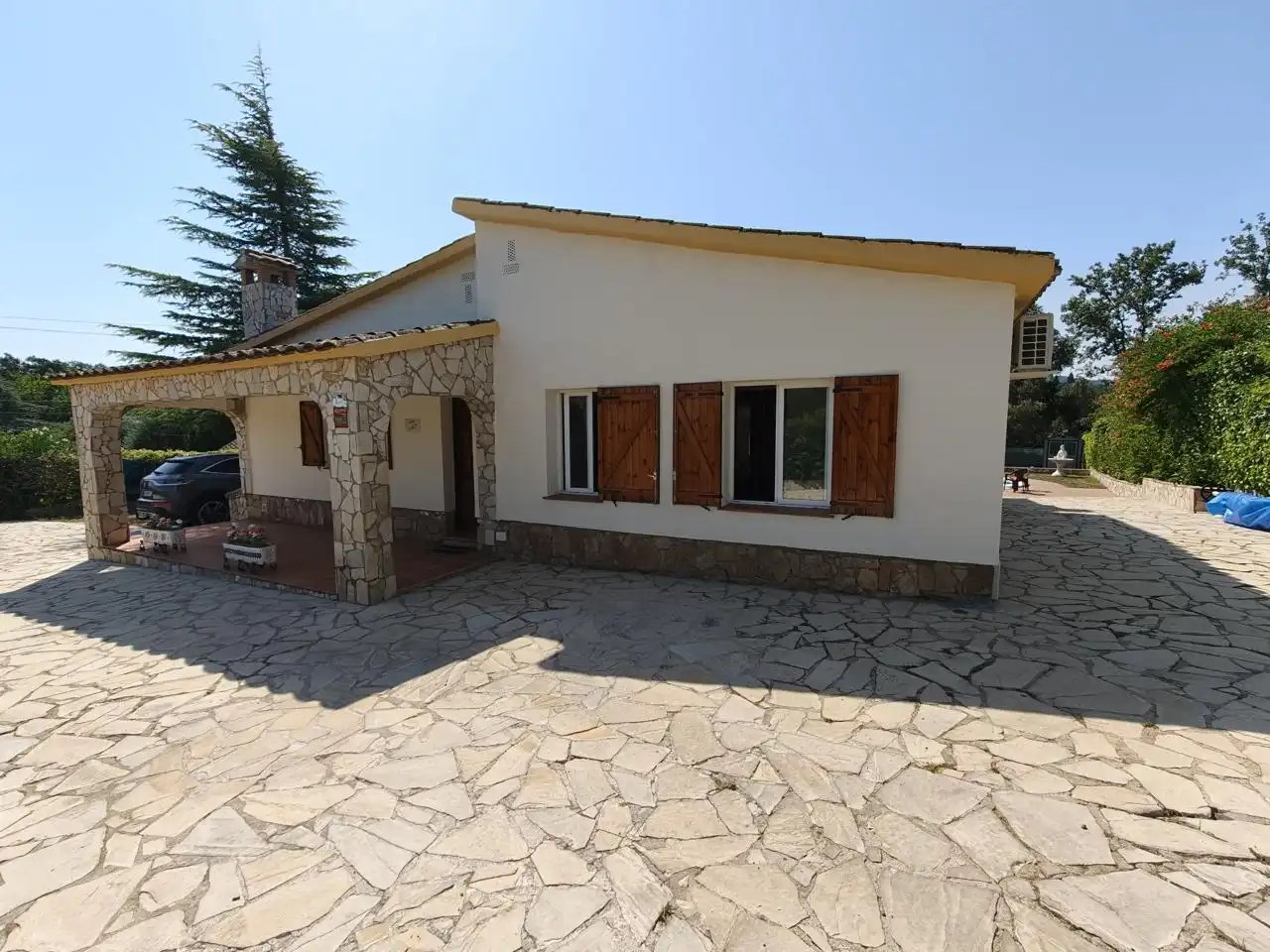 Vista exterior de Casa o xalet en venda en Caldes de Malavella amb Aire condicionat, Calefacció i Jardí privat