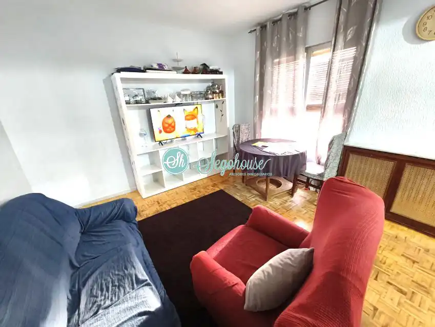 Sala de estar de Piso en venta en Segovia con Calefacción, Parquet y Trastero