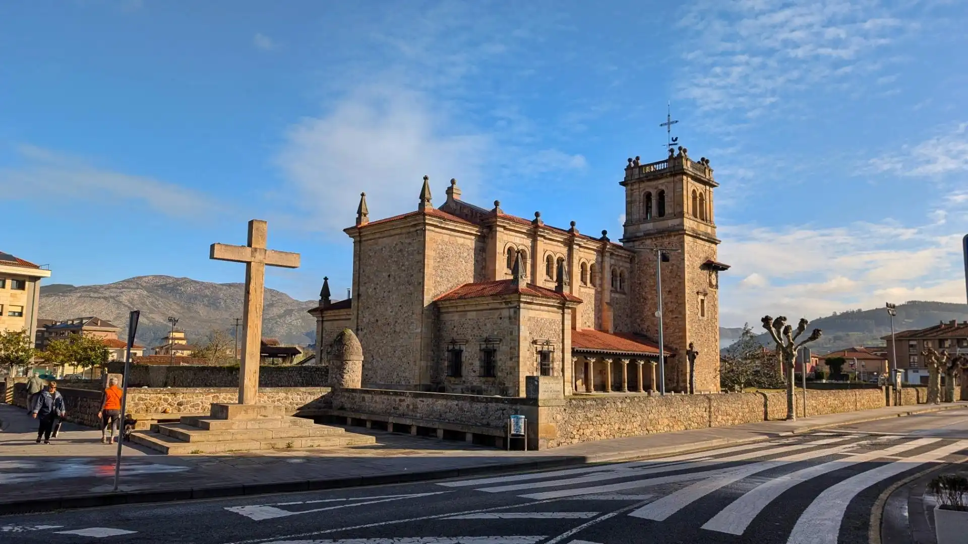 Vista exterior de Piso en venta en Los Corrales de Buelna  con Parquet