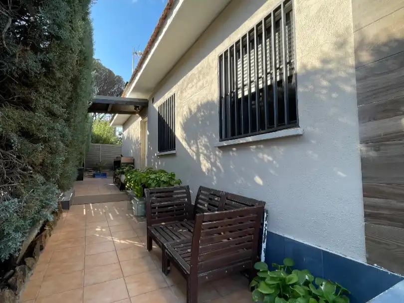 Vista exterior de Casa o xalet en venda en Navas del Rey amb Terrassa, Piscina i Balcó