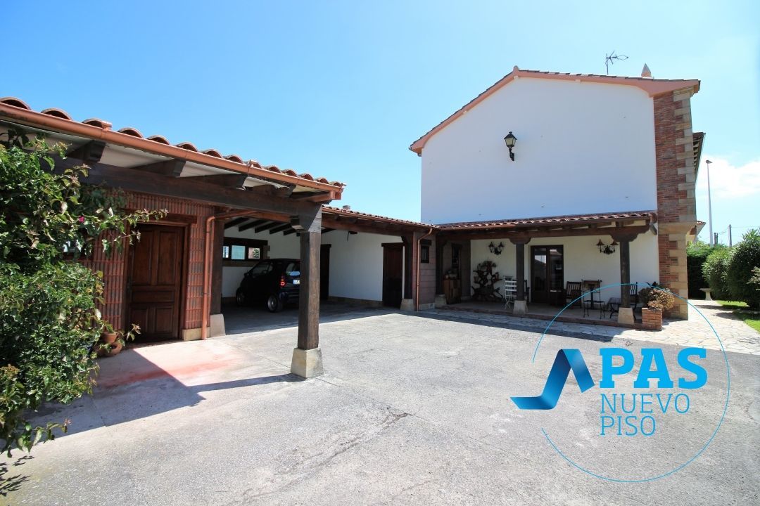 Exterior view of House or chalet for sale in Santander  with Private garden, Parquet flooring and Terrace