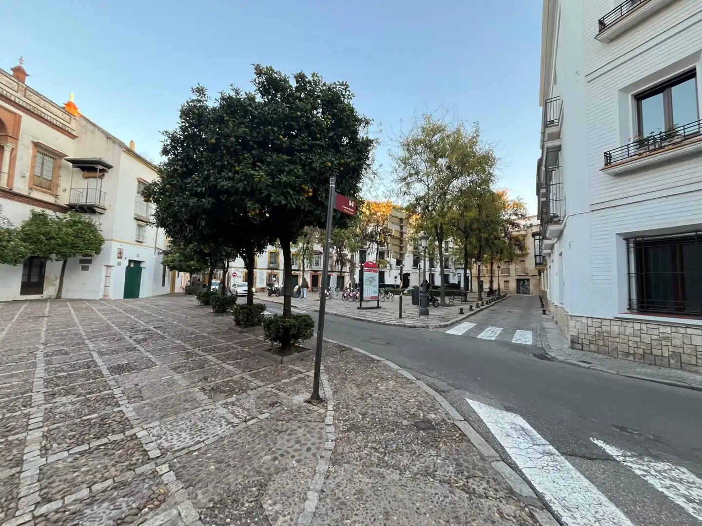 Außenansicht von Maisonette zum Verkauf in Sevilla mit Klimaanlage, Möbliert und Balkon