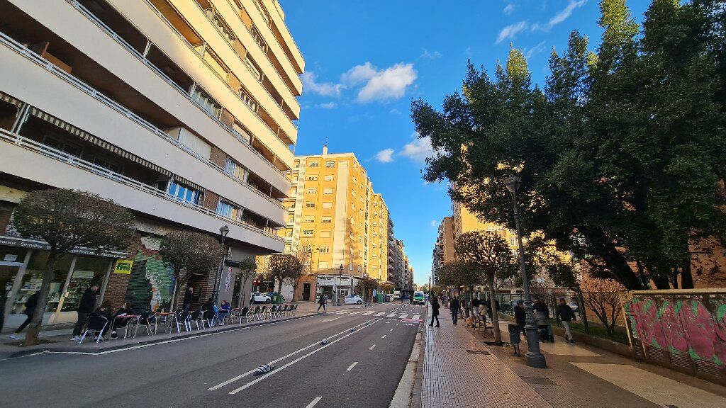Vista exterior de Garatge en venda en  Logroño