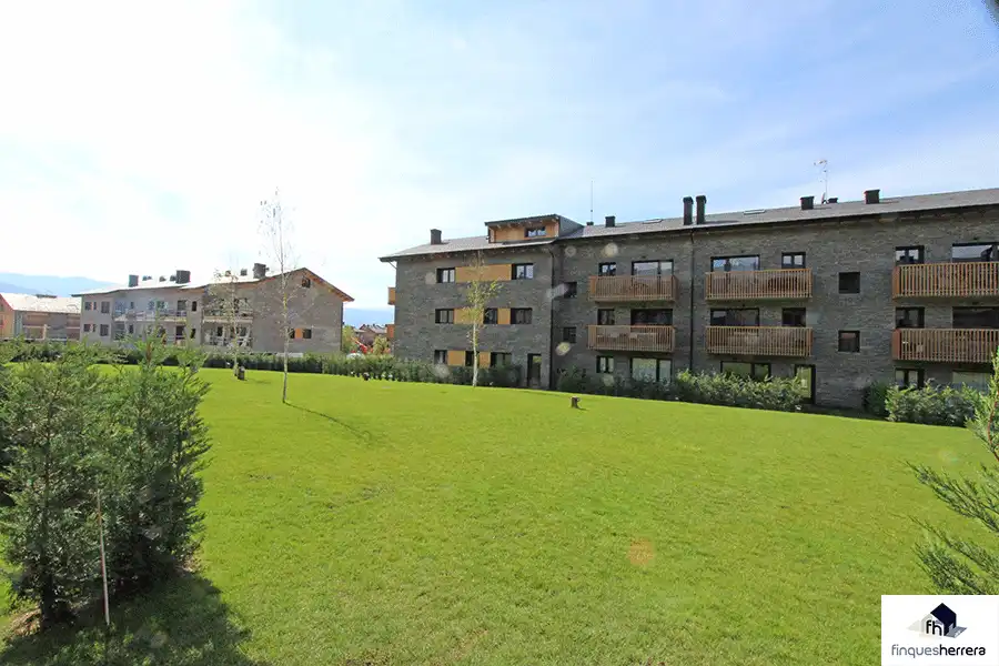 Appartement compact avec terrasse à vendre à Llívia, imagen 2