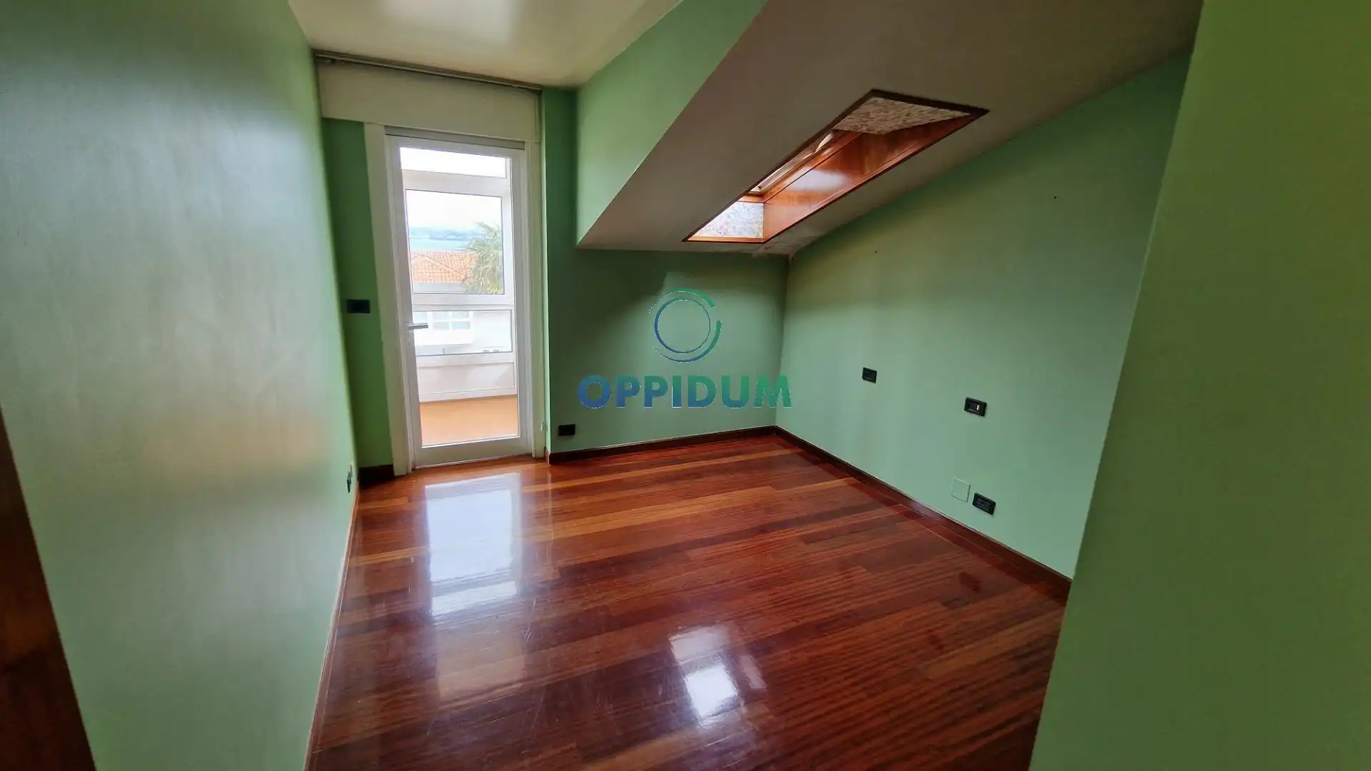 Dormitori de Casa adosada en venda en A Coruña Capital  amb Calefacció, Jardí privat i Terrassa